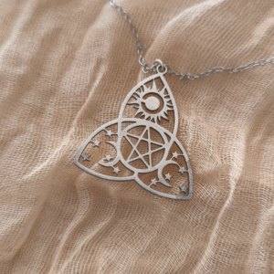 Amuleto colgante Arcana Tría